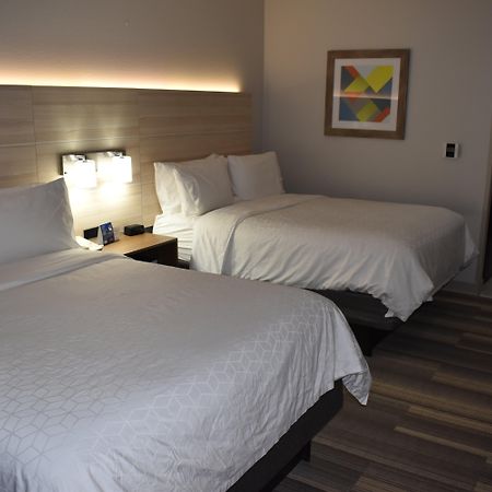 Holiday Inn Express Hotel & Suites Mcpherson By Ihg Экстерьер фото