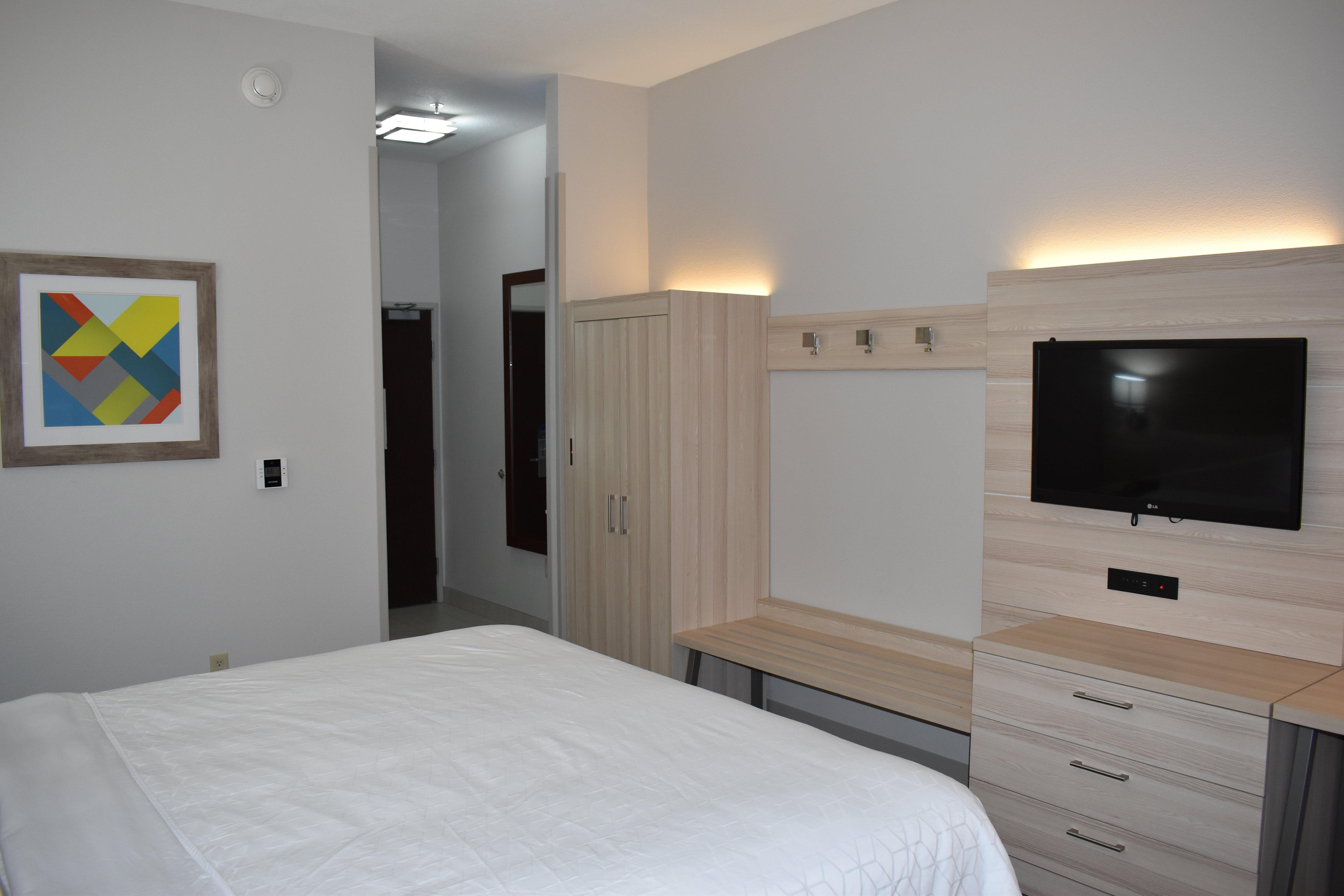 Holiday Inn Express Hotel & Suites Mcpherson By Ihg Экстерьер фото