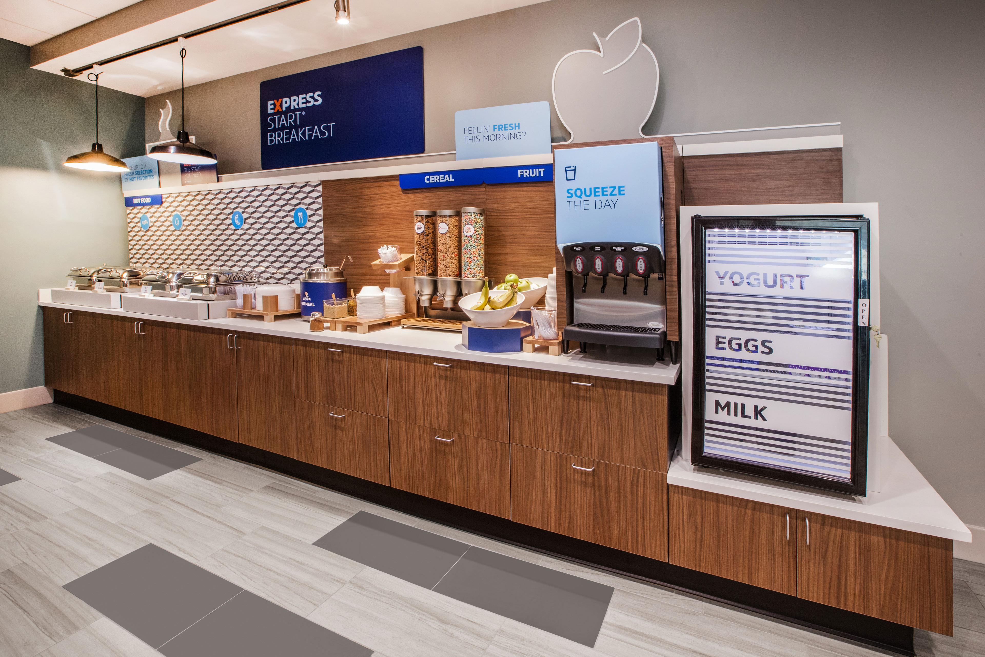 Holiday Inn Express Hotel & Suites Mcpherson By Ihg Экстерьер фото
