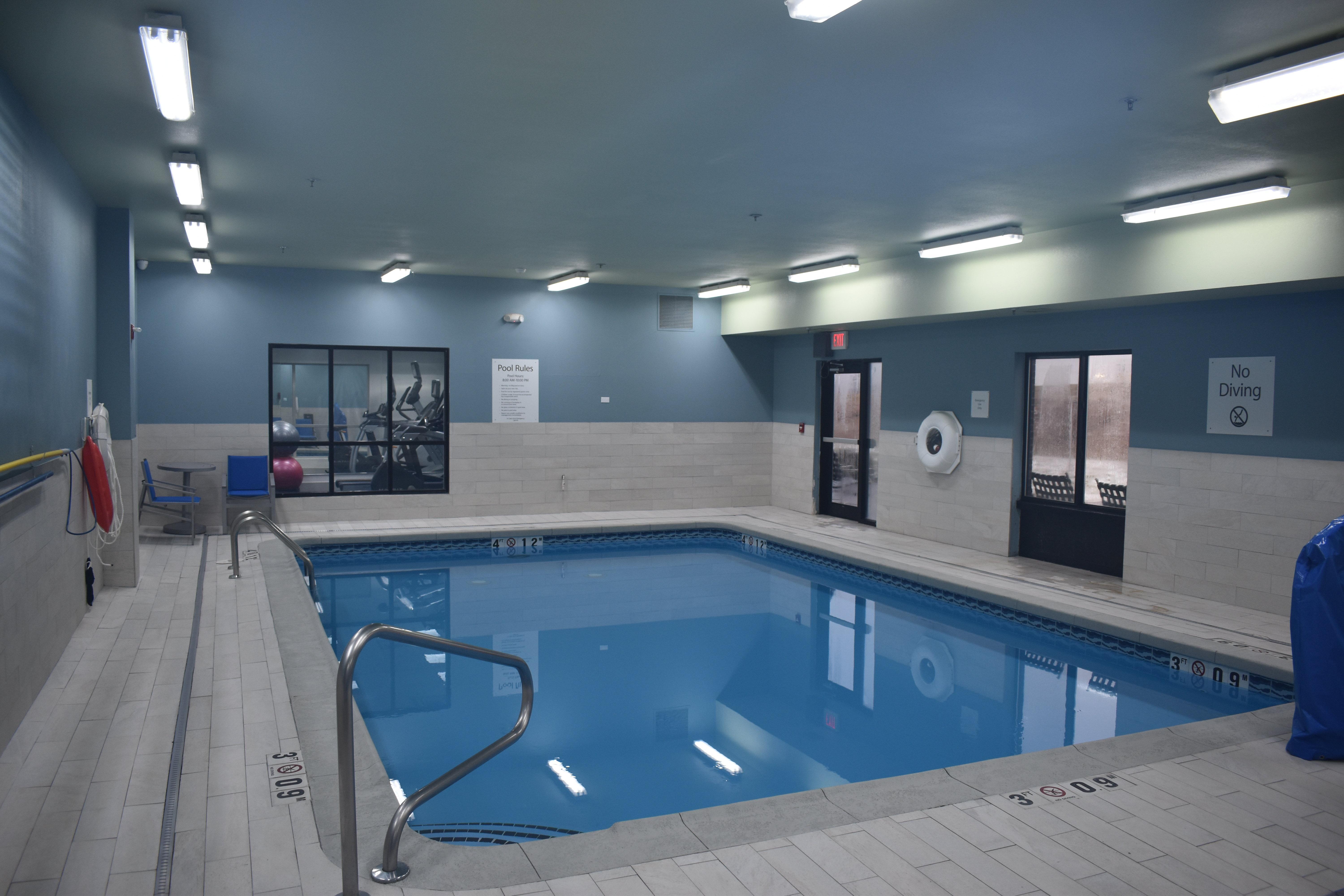 Holiday Inn Express Hotel & Suites Mcpherson By Ihg Экстерьер фото