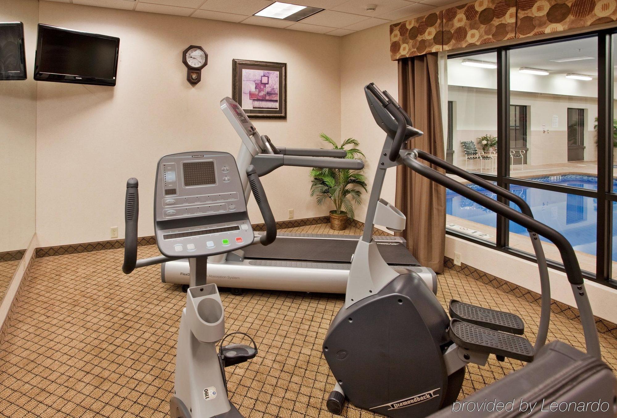 Holiday Inn Express Hotel & Suites Mcpherson By Ihg Удобства фото